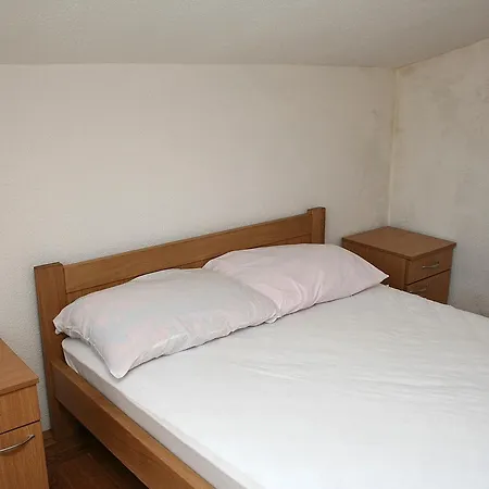 Basina 4599a Apartment Vrboska