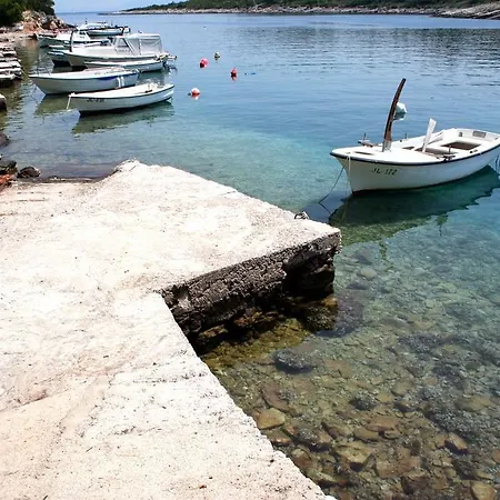 Basina 4599a Apartamento Vrboska